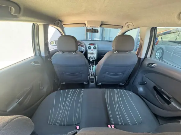 Opel Corsa 1.2 Cosmo 14