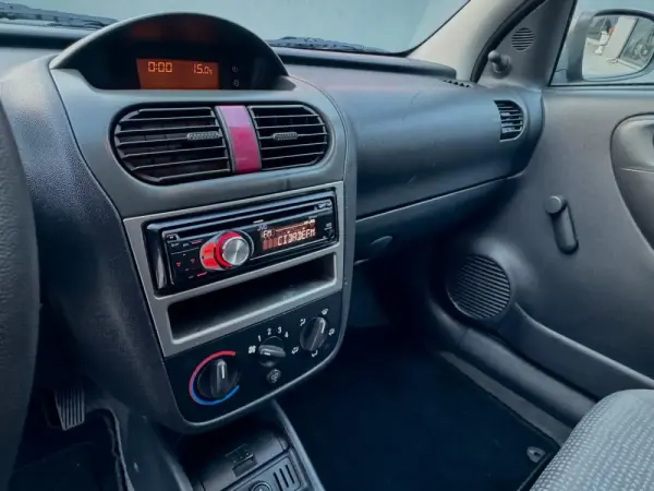 Opel Corsa 1.0 12V City 8