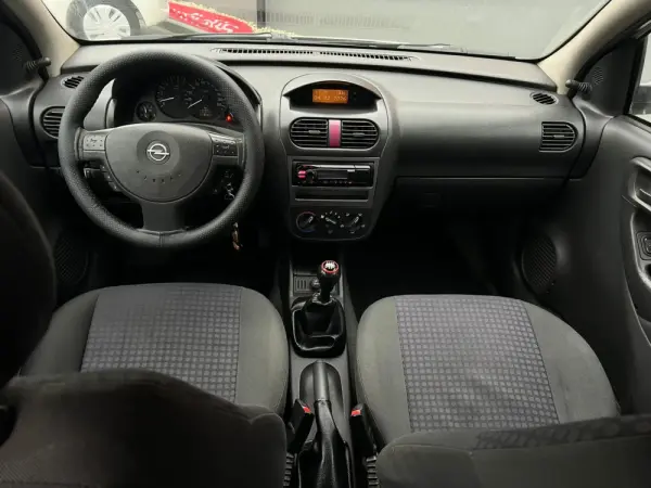 Opel Corsa 1.2 16V City 11