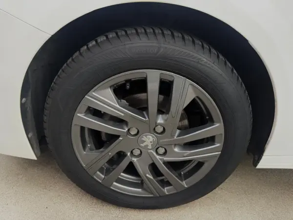 Peugeot 208 1.2 PureTech Active 5