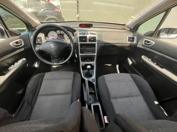 Peugeot 307 SW 1.6 HDi Black & Silver 10