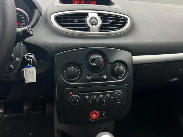 Renault Clio 1.2 16V Dynamique 9