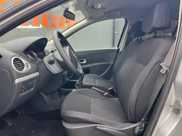 Renault Clio 1.2 16V Dynamique 12