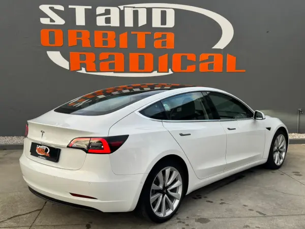 Tesla Model 3 Standard Range Plus RWD 2