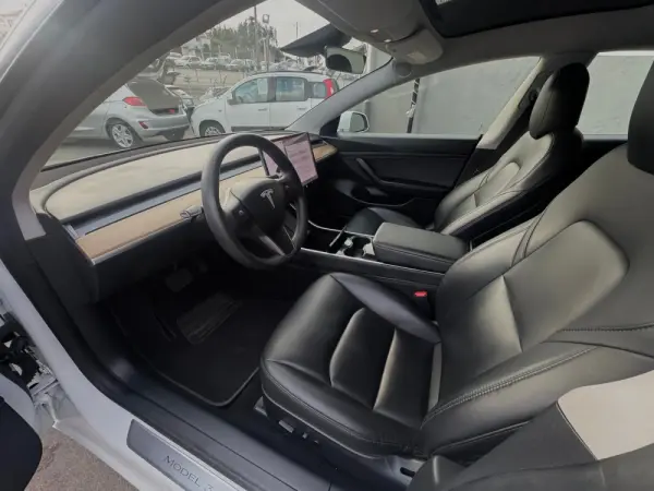Tesla Model 3 Standard Range Plus RWD 7