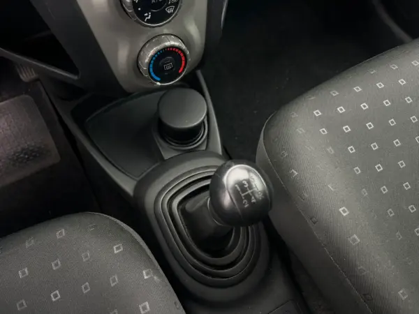 Toyota Yaris 1.0 VVT-i AC 7