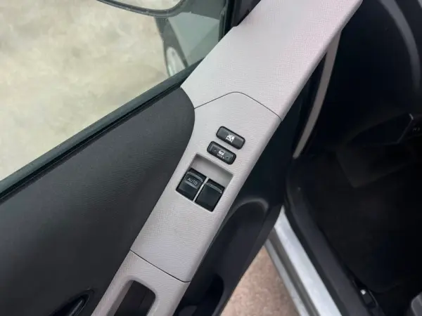Toyota Yaris 1.0 VVT-i AC 8