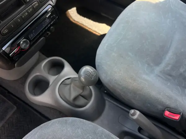 Toyota Yaris 1.0 Base C/Radio 6