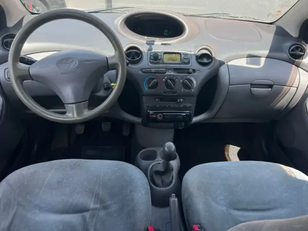 Toyota Yaris 1.0 Base C/Radio 10