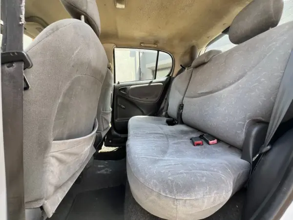 Toyota Yaris 1.0 Base C/Radio 12