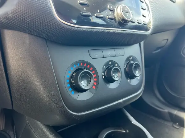 Fiat Punto 1.2 Easy S&S 11