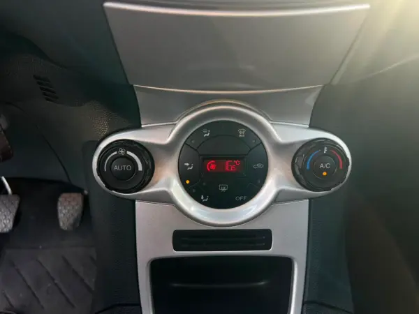 Ford Fiesta 1.25 Titanium 8