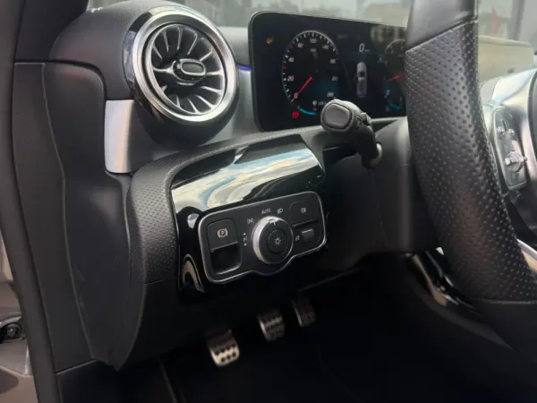 Mercedes-Benz A 180 AMG LINE ECRA FULL LED 22