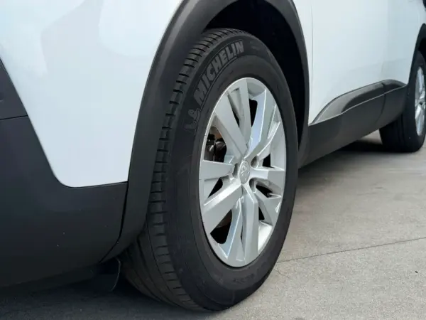 Peugeot 3008 1.5 BlueHDi Allure EAT8 6