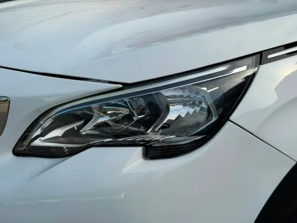 Peugeot 3008 1.5 BlueHDi Allure EAT8 5