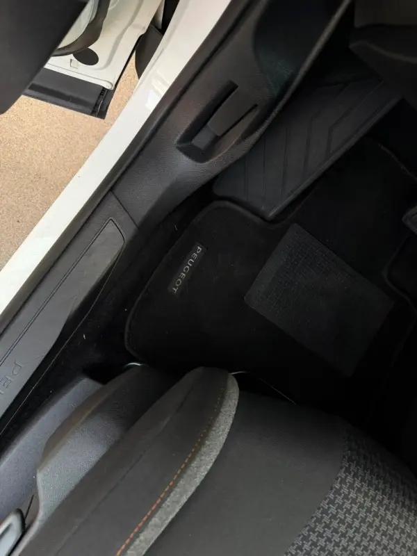Peugeot 3008 1.5 BlueHDi Allure EAT8 12