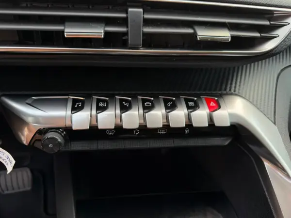 Peugeot 3008 1.5 BlueHDi Allure EAT8 16