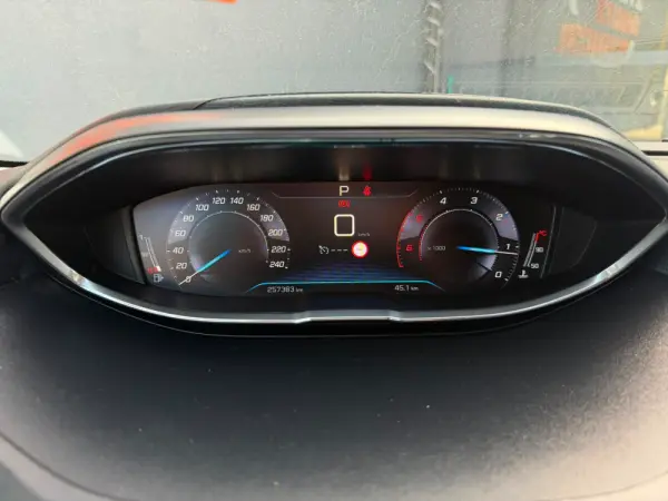 Peugeot 3008 1.5 BlueHDi Allure EAT8 18