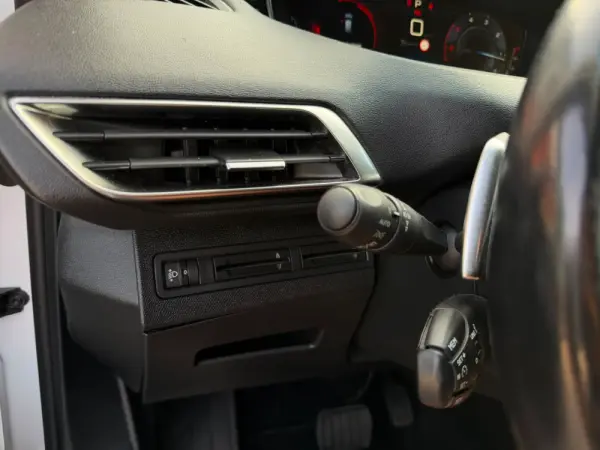 Peugeot 3008 1.5 BlueHDi Allure EAT8 19