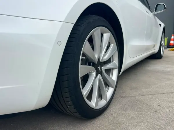 Tesla Model 3 Standard RWD Plus 6