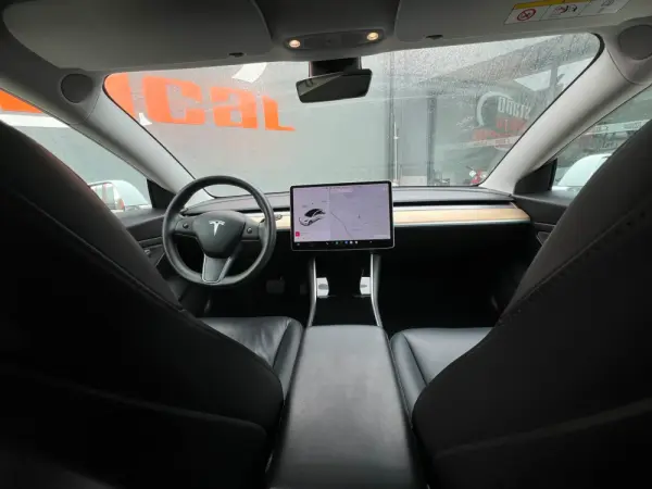 Tesla Model 3 Standard RWD Plus 14