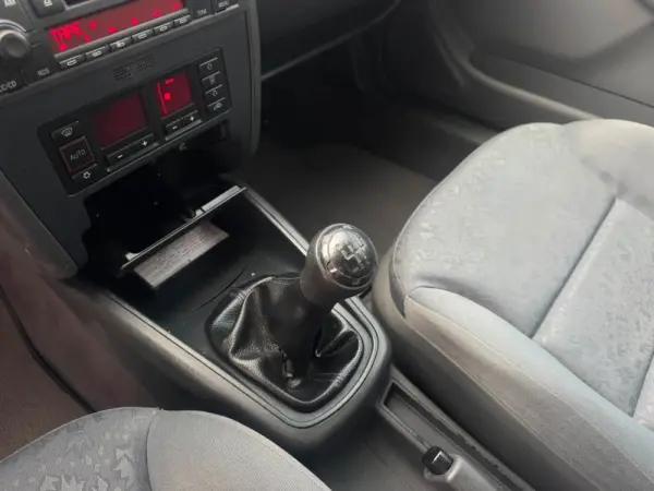 Audi A3 1.6 8