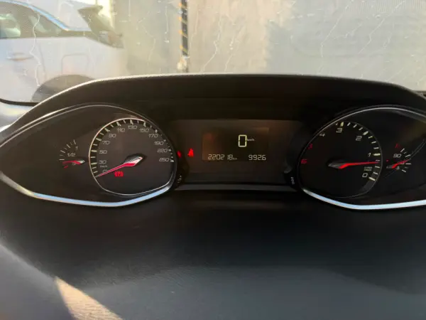 Peugeot 308 1.6 e-HDi Allure J17 8