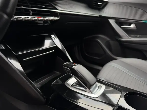 Peugeot e-2008 50 kWh Allure 7