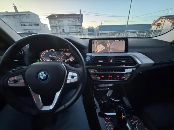 BMW iX3 Inspiring 8