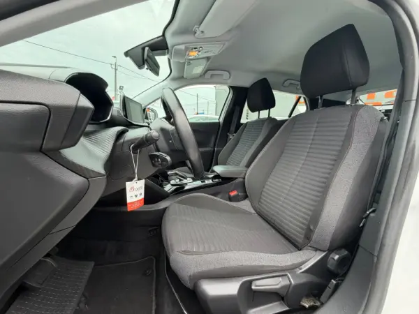 Peugeot e-2008 50 kWh Active 13