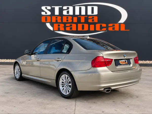 BMW 318 d Dynamic 3