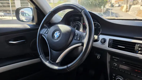 BMW 318 d Dynamic 6
