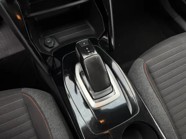 Peugeot e-2008 50 kWh Active 11