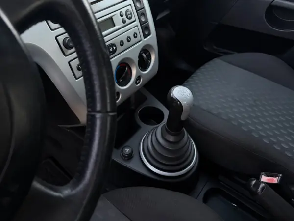 Ford Fiesta 1.25 Ambiente 12
