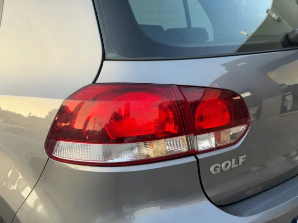 Volkswagen Golf 1.6 TDi Confortline 5