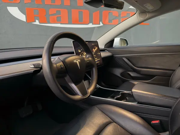 Tesla Model 3 Standard RWD Plus 7