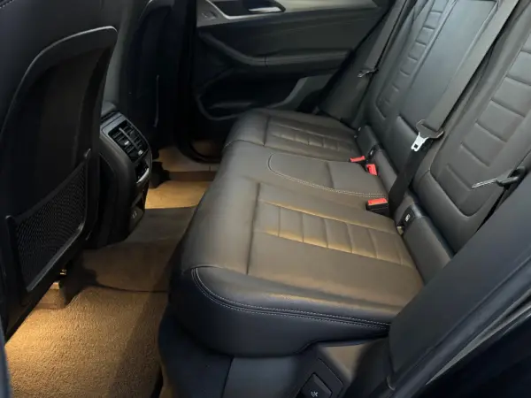 BMW iX3 Inspiring 21