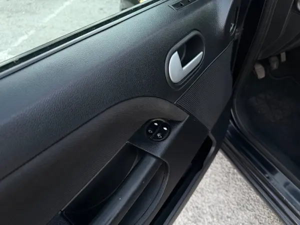 Ford Fiesta 1.25 Ambiente 11