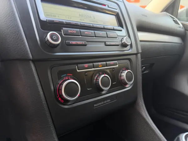 Volkswagen Golf 1.6 TDi Confortline 11