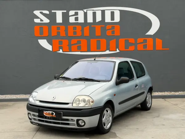 Renault Clio 1.2 Confort Authentique 1