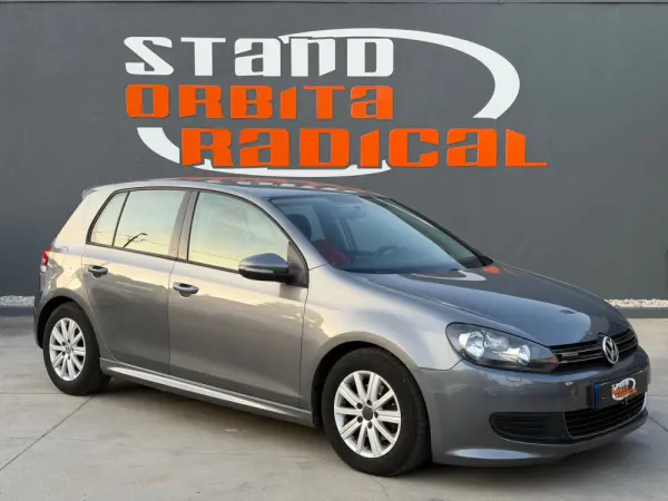 Volkswagen Golf 1.6 TDi Confortline 4