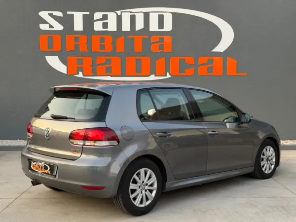 Volkswagen Golf 1.6 TDi Confortline 2
