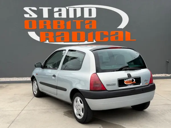 Renault Clio 1.2 Confort Authentique 2