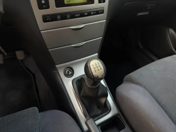 Toyota Corolla SW 1.4 VVT-i AC 13