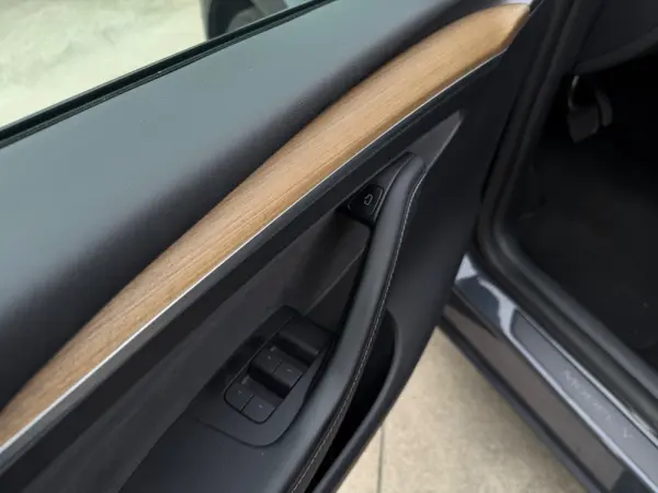 Tesla Model Y Long Range Tração Integral 24