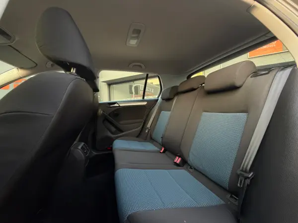 Volkswagen Golf 1.6 TDi Confortline 14