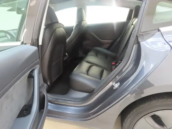 Tesla Model 3 Standard RWD Plus 6
