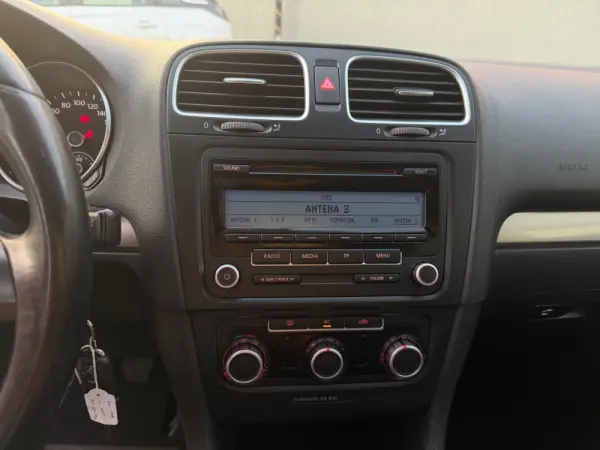 Volkswagen Golf 1.6 TDi Confortline 10