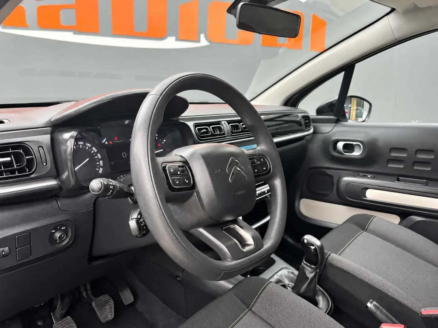 Citroen C3 1.2 PureTech C-Series 6