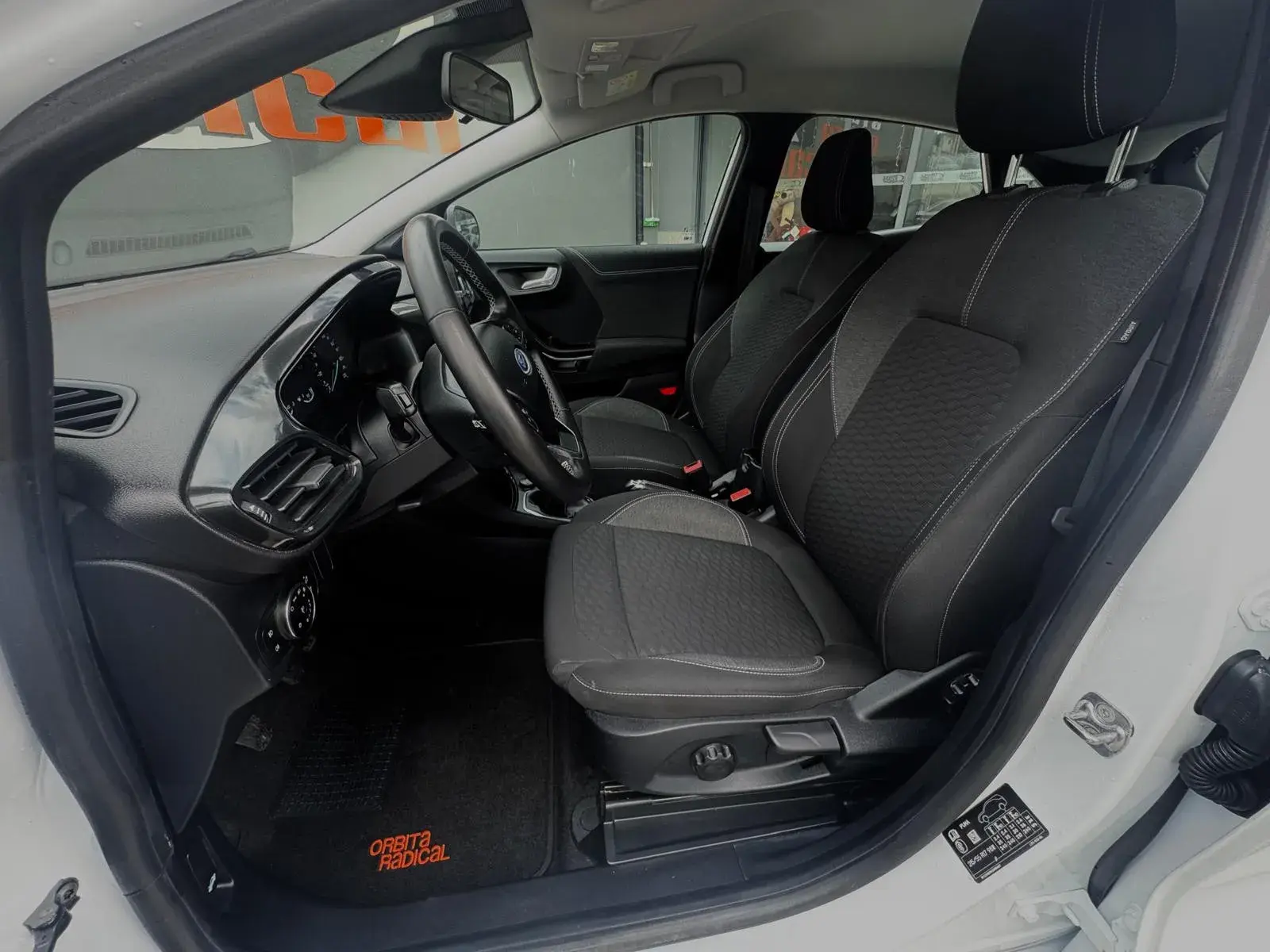 Ford Puma 1.0 EcoBoost MHEV Titanium 8
